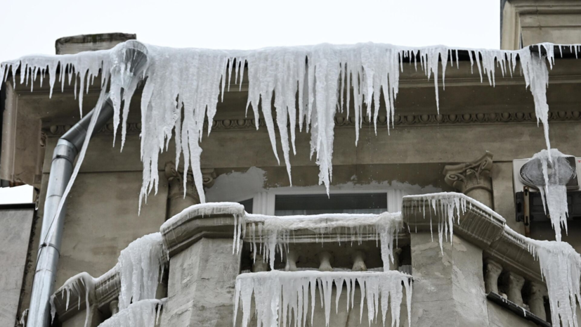 В Госдуме предложили проверить сферу ЖКХ после гибели людей из-за снега и сосулек