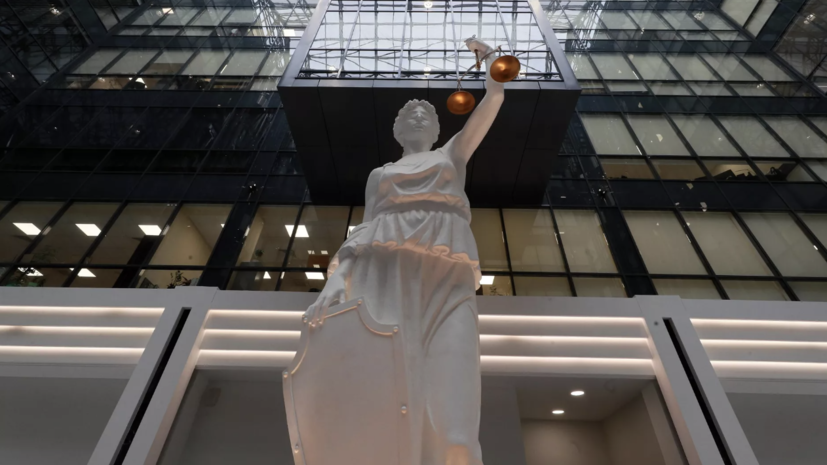 Суд в Москве осудил американца за контрабанду деталей АК и «Сайги»