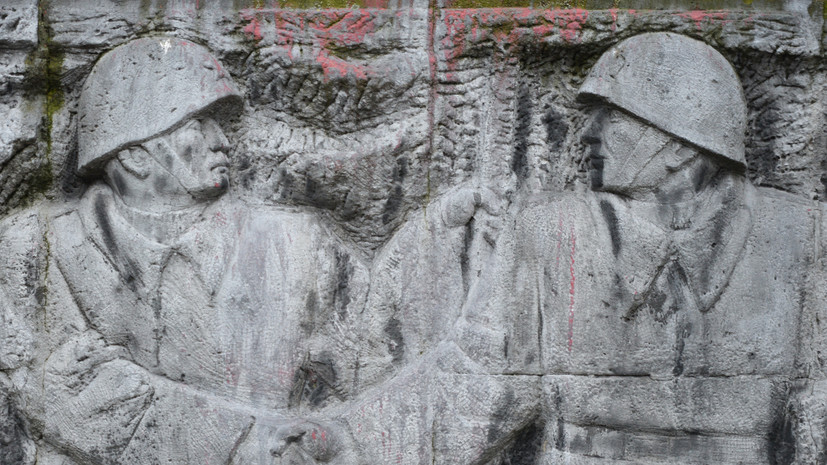 FT: Польша готовит иск к России о репарациях из-за периода СССР