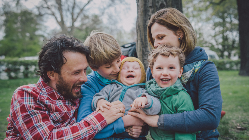Володин: ГД приняла закон о сохранении ежемесячного пособия многодетным семьям