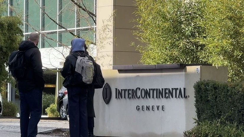 Украинские активисты вернулись к отелю InterContinental в Женеве