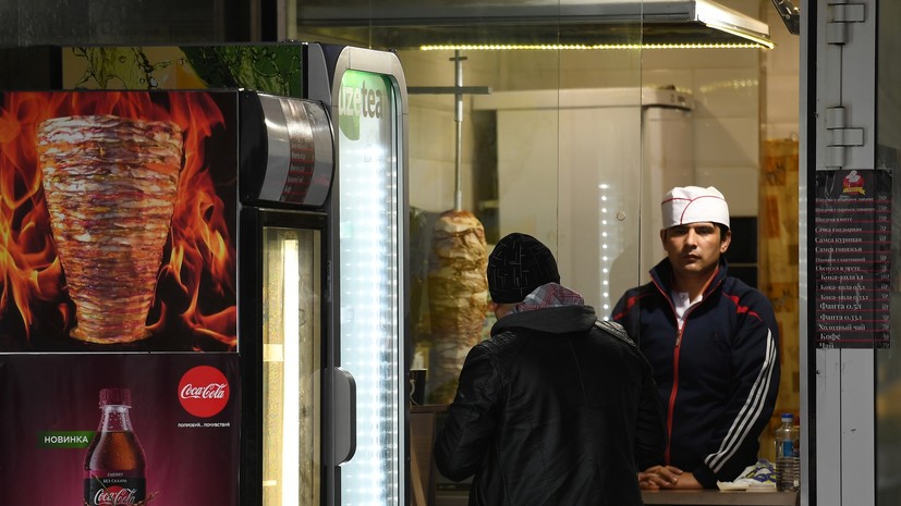 В Петербурге предложили запретить мигрантам работу в торговле