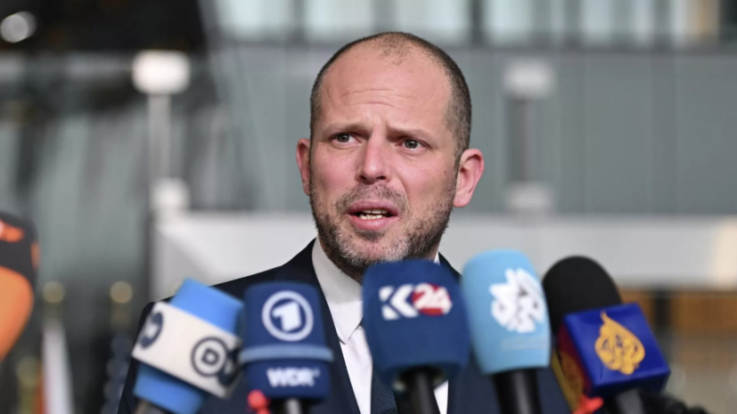 Глава Минобороны Бельгии призвал политиков ЕС «держать рот на замке»