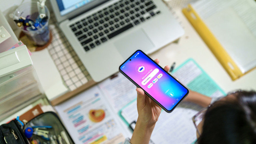 Россиян предупредили, какими данными нельзя делиться с ИИ