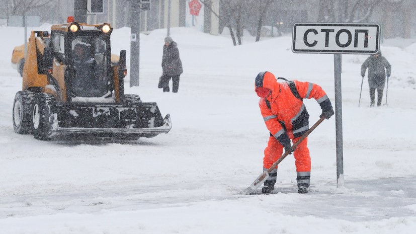 В Подмосковье коммунальщики перешли на круглосуточный режим из-за снегопада