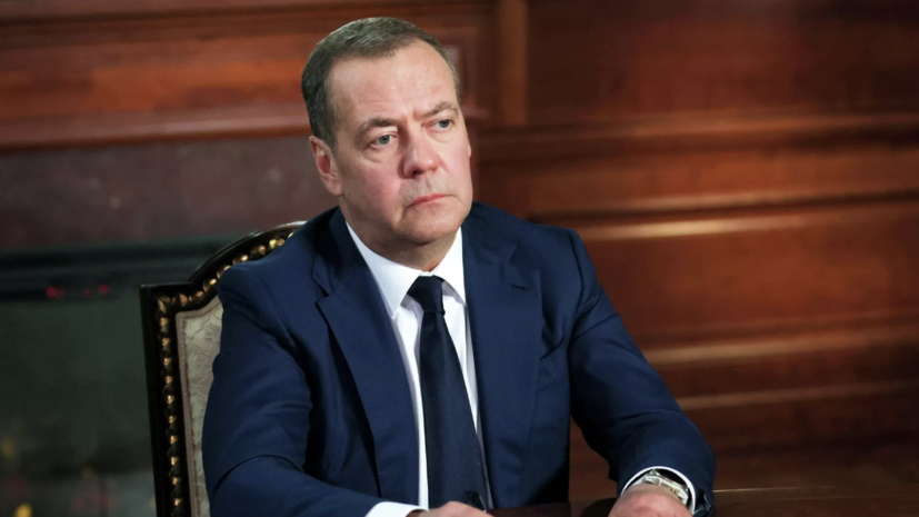 Медведев предложил ответственность для торговых сетей за манипуляцию товарами