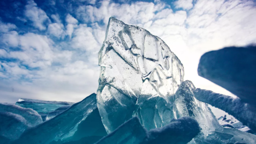 Консульство КНР уведомили о ЧП с провалившимися под лёд Байкала туристами