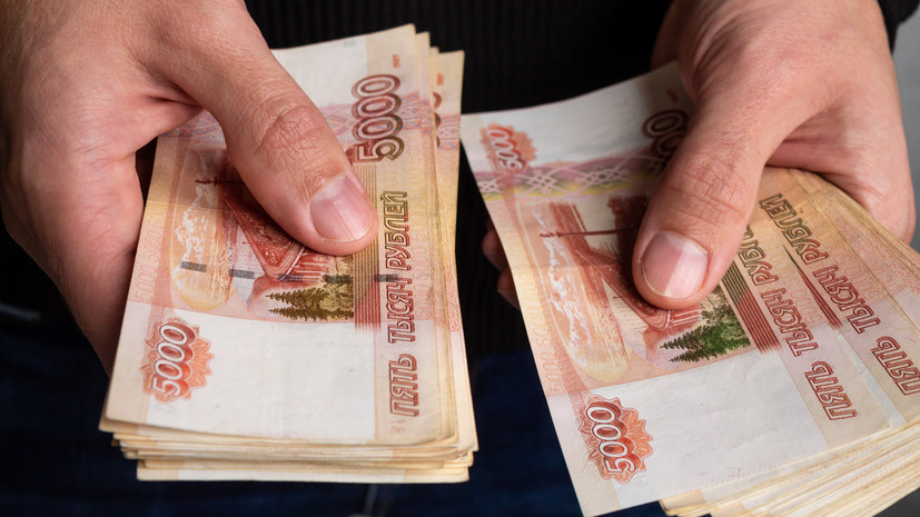 Юрист пояснил, когда обсуждение зарплаты становится коммерческой тайной