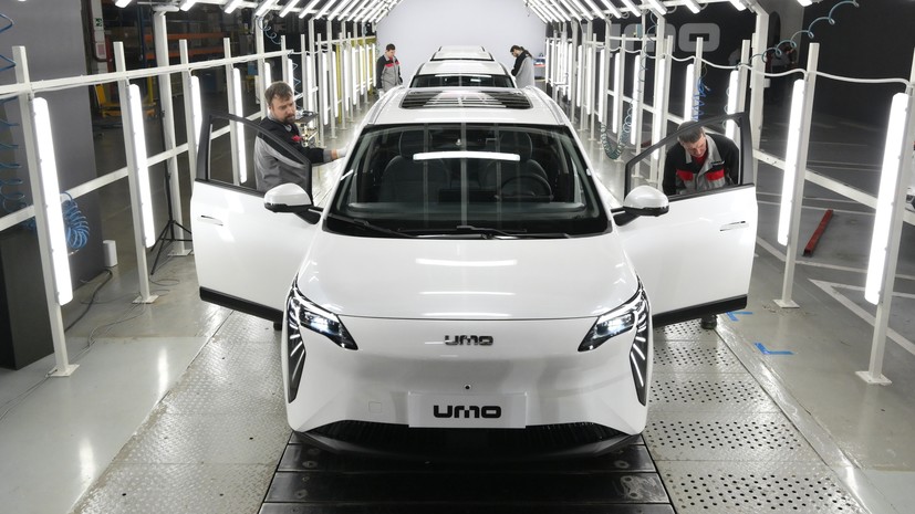 На заводе «Москвич» запустили производство электрокаров UMO для такси