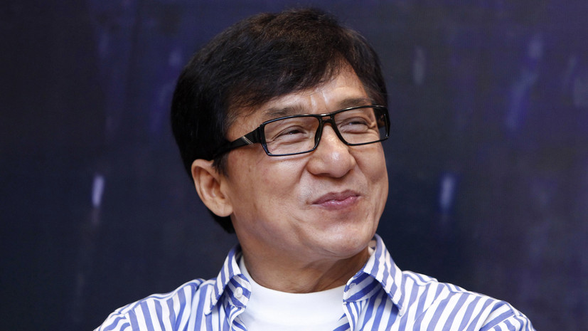 Джеки Чан пришёл на показательные выступления фигуристов на Олимпиаде