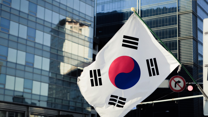 Сеул потребовал убрать баннер «Победа будет за нами» с посольства России