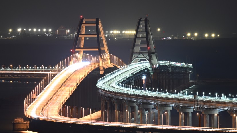 Движение транспорта по Крымскому мосту временно перекрыто