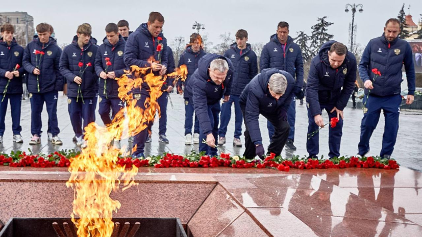 Юношеская сборная России почтила память советских воинов Великой Отечественной войны