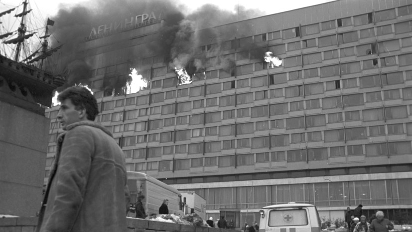 В Петербурге почтили память погибших в годовщину пожара в гостинице «Ленинград»