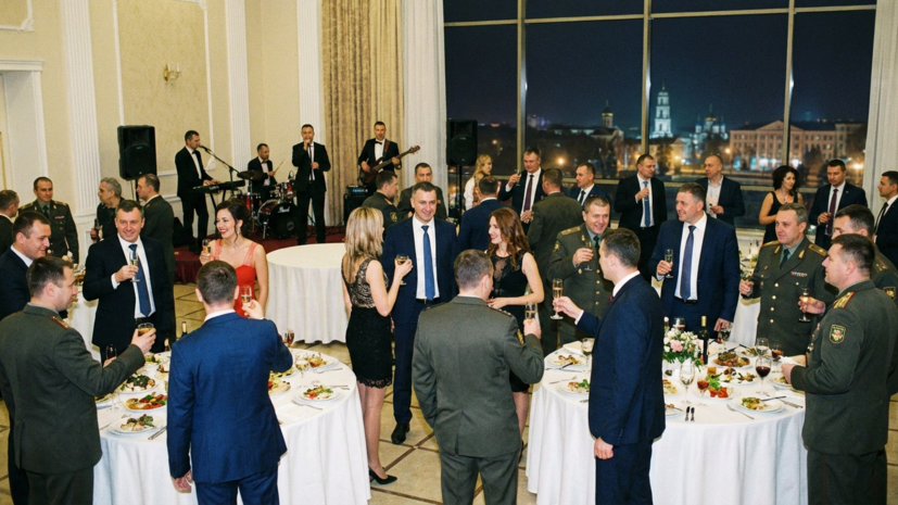 РИА Новости: вечеринка силовиков и чиновников в Сумах обернулась скандалом