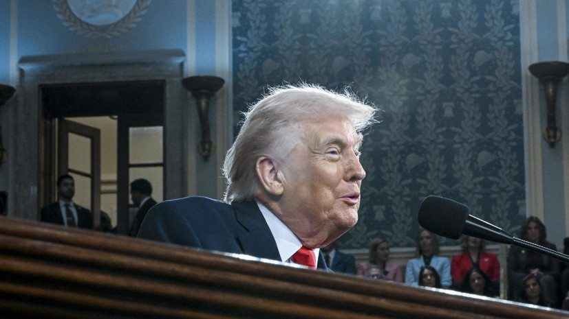 Трамп примерил золотую медаль ОИ-2026 и отказался её возвращать