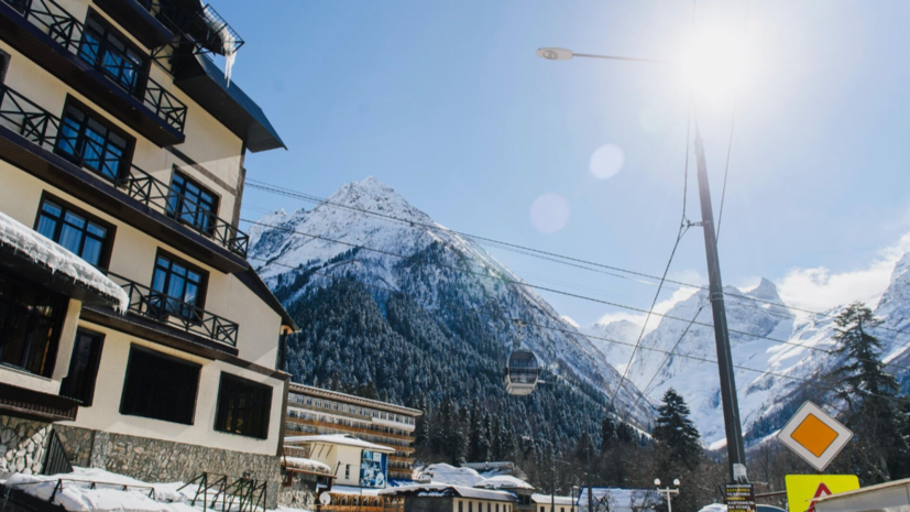SHOT: на горнолыжном курорте Домбай туристы пожаловались на массовое отравление
