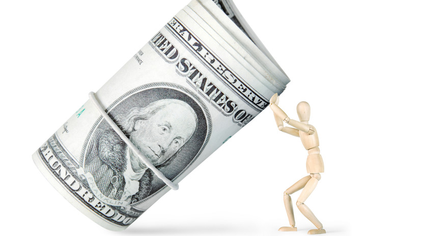 Специалист Астафьев: цена доллара может достичь 79 рублей на следующей неделе