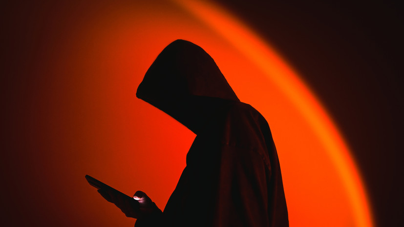 Россиян предупредили о схемах, построенных вокруг образа &laquo;одинокого романтика&raquo;