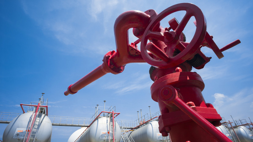 ЕК: Венгрия и Словакия начали использовать кризисные запасы нефти