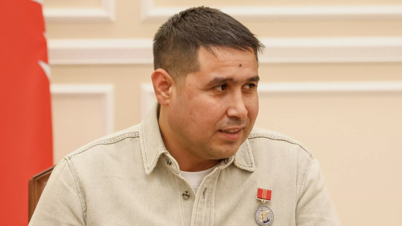 Врач: дворнику, который поймал выпавшего из окна мальчика, невероятно повезло