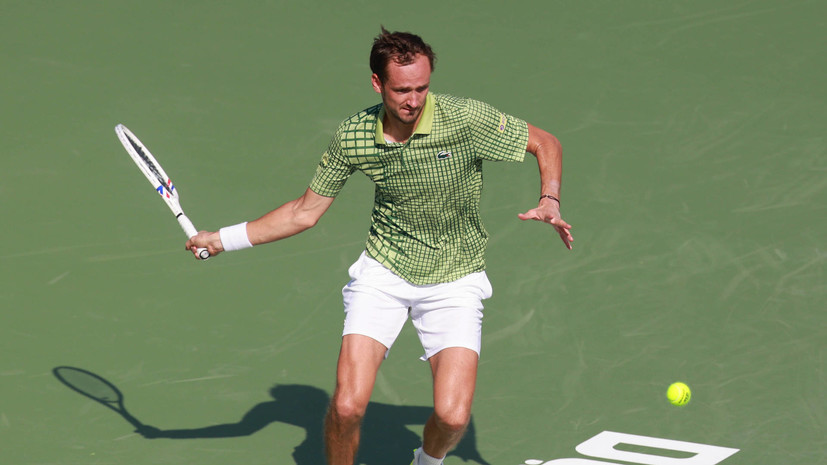 Медведев вышел в полуфинал турнира ATP в Дубае, разгромив Бруксби