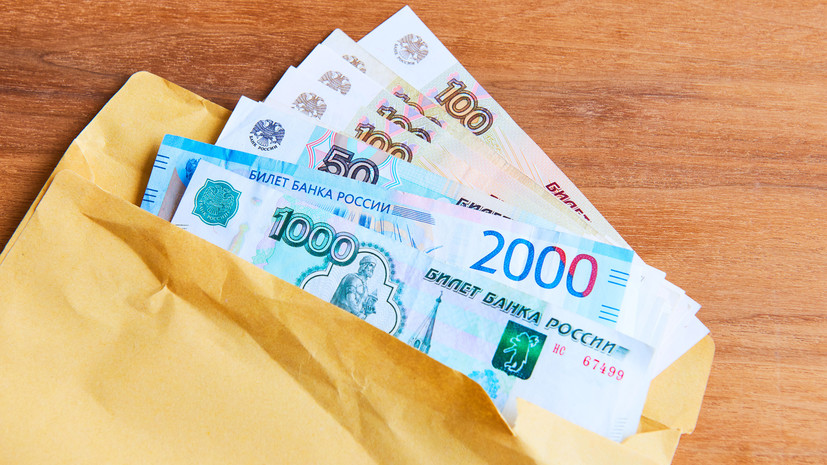 Путин поручил рассмотреть продление пособия по уходу за ребёнком до трёх лет