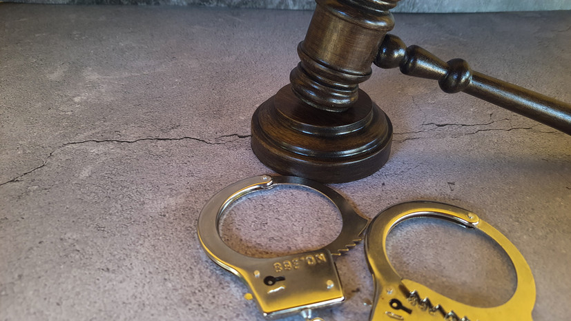 RT: мать выпавшего из окна в Петербурге мальчика была судима за кражу