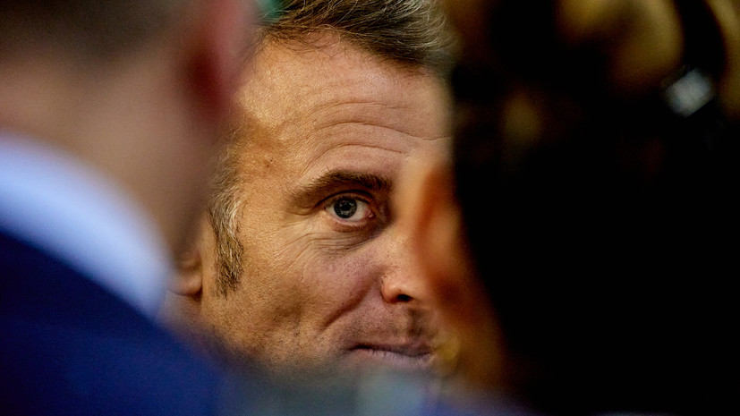 Сербский депутат назвал заявления Макрона о ядерной доктрине опасными играми