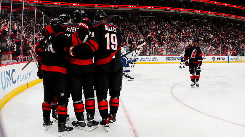 Две передачи Свечникова помогли «Каролине» обыграть «Тампу», у Кучерова гол