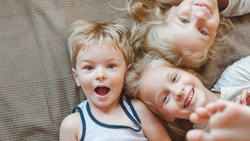 Путин поручил закрепить право многодетных на пособие при малом превышении дохода