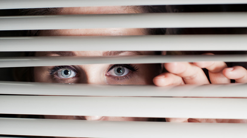 Психолог Гладких: за непрошеным советом коллеге часто стоит скрытая зависть