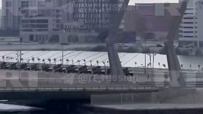 RT получил видео с колонной военной техники в Бахрейне