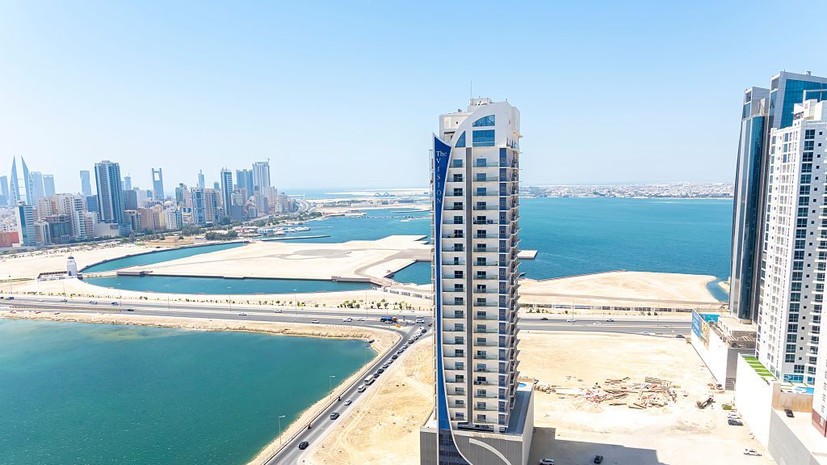 Из популярного у туристов района Джуффайр в столице Бахрейна эвакуируют людей