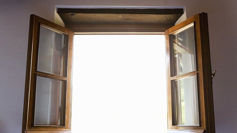 Терапевт: «залповое» проветривание способно устранить до 90% вирусов в квартире