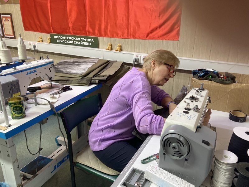 «Господь, если ему это надо, сводит добрых людей вместе»: волонтёры делают уникальные защитные изделия для бойцов СВО