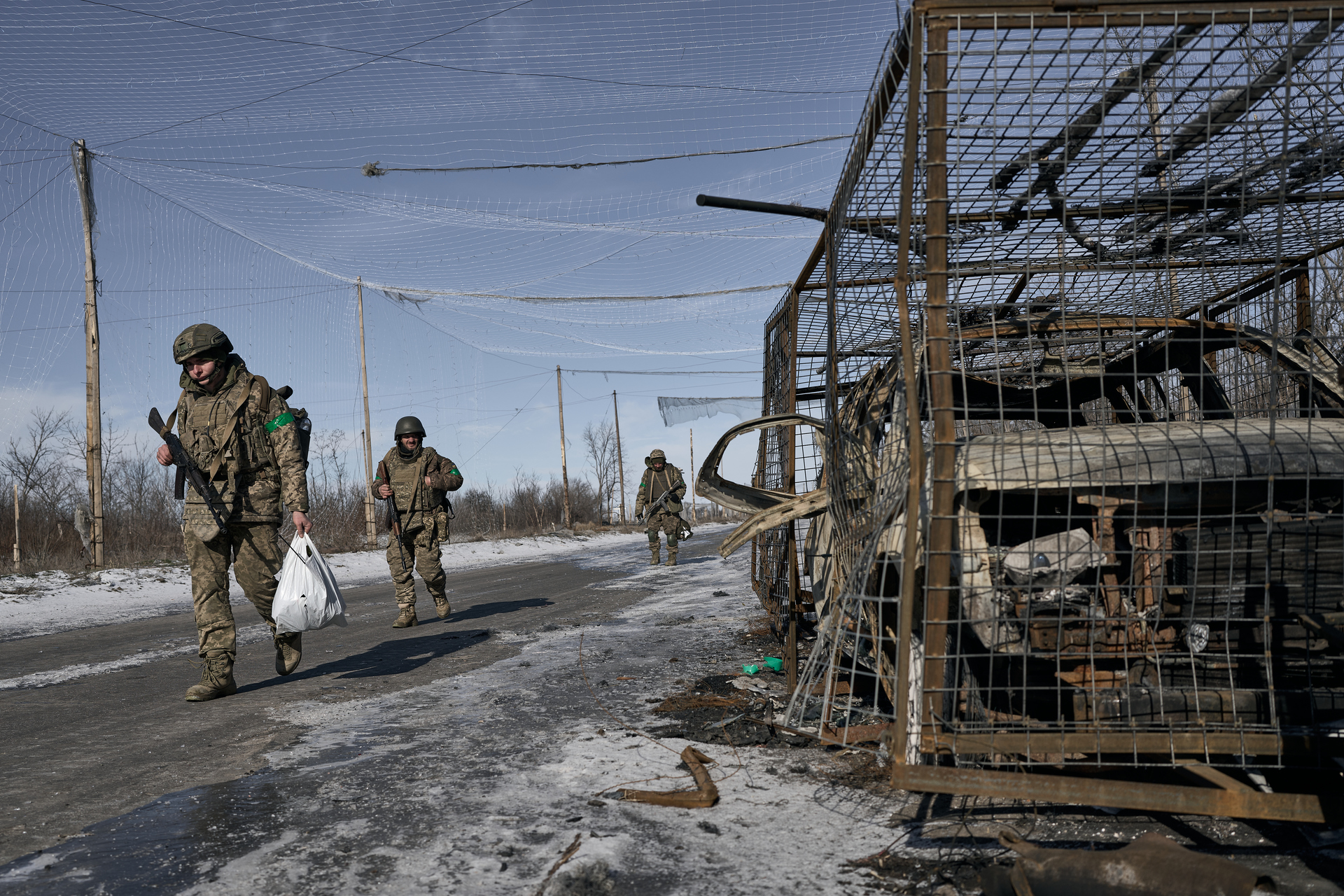«Главная задача Зеленского — выживание»: что может стоять за стремлением Киева получить гарантии безопасности от Запада