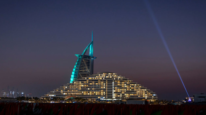 Удар беспилотника вызвал пожар на внешнем фасаде отеля «Бурдж-аль-Араб» в Дубае