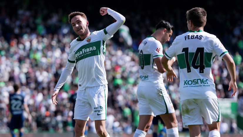 Игроки «Эльче» вышли на матч с «Эспаньолом» в сопровождении бабушек-болельщиц