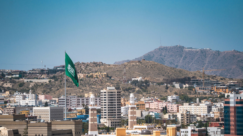 Bloomberg: НПЗ в Саудовской Аравии приостановил работу после атаки БПЛА