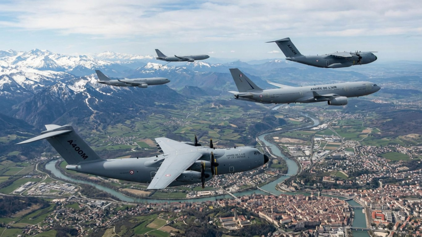 Макрон заявил, что Франция сможет размещать стратегические ВВС по всей Европе