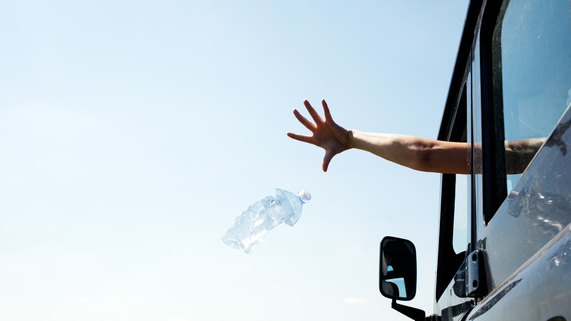 Автоэксперт Попов разъяснил, что грозит за выброшенный из окна машины мусор