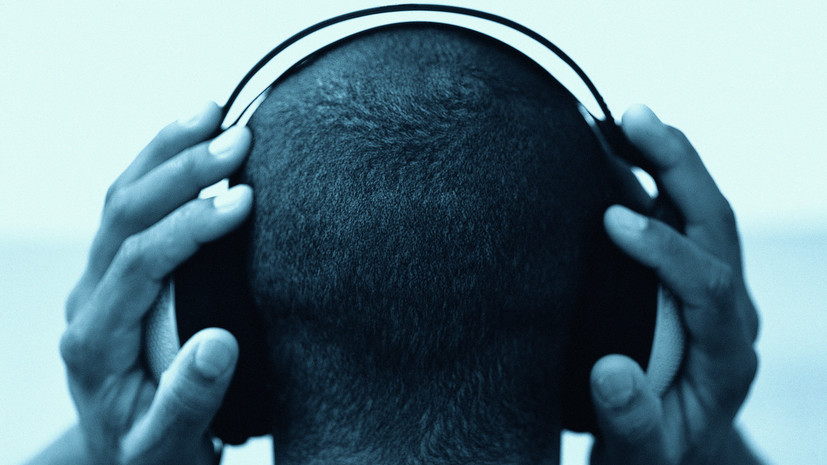 Невролог Демьяновская: слушать музыку в наушниках допустимо не более часа