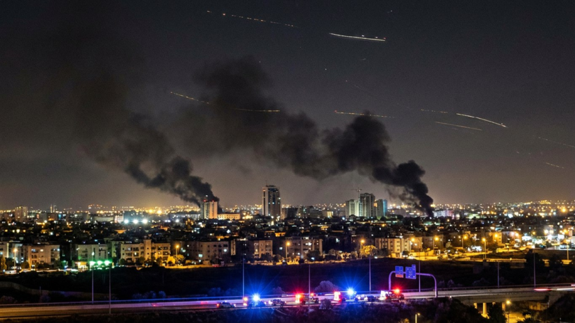 ЦАХАЛ: ВВС Израиля вновь начали удары по правительственным целям в Тегеране