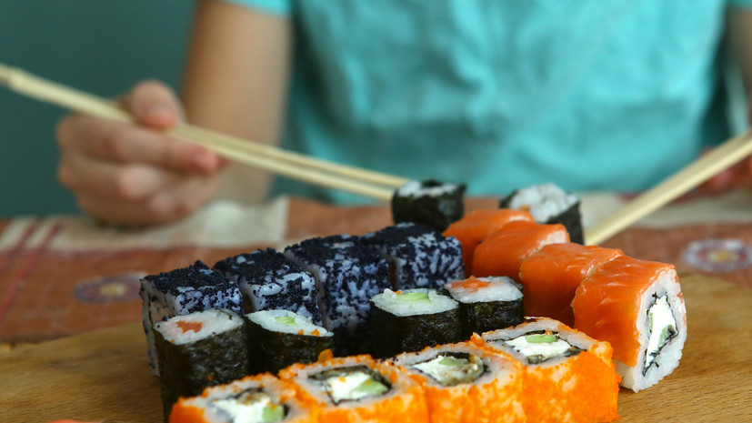 Диетолог Русакова: суши и роллы могут посоревноваться по калорийности с фастфудом