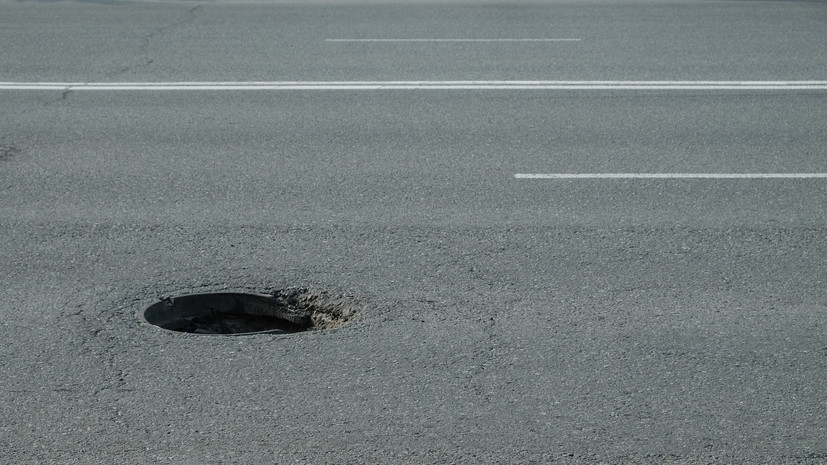 Автоэксперт Попов пояснил, как объезжать ямы на дорогах после зимы