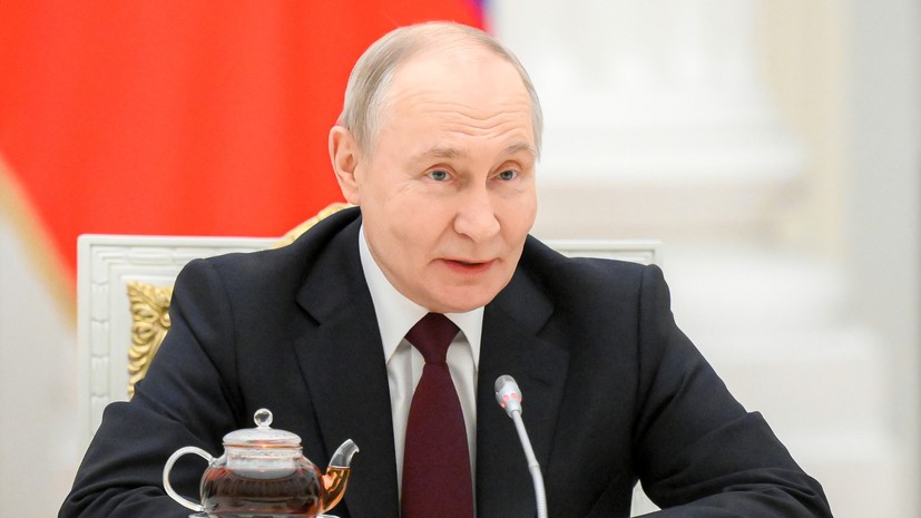 Путин обсудил с участницей СВО использование мессенджеров в зоне боевых действий