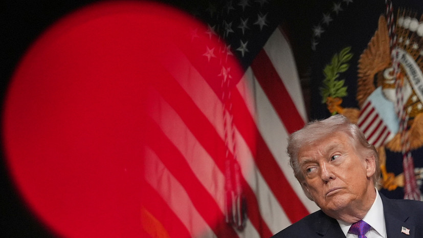 За Трампа помолились в Овальном кабинете Белого дома