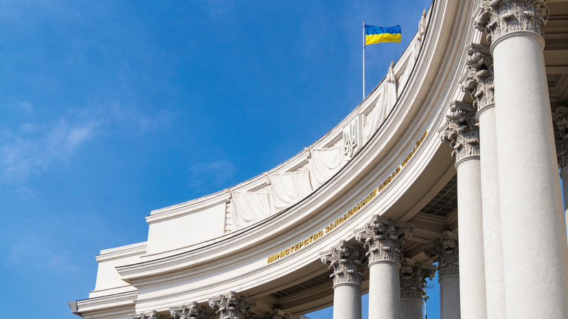 МИД Украины рекомендовал украинцам воздержаться от поездок в Венгрию