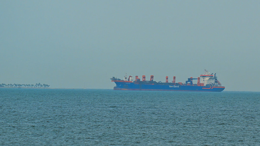 Захарова: судоходство в Персидском заливе фактически приостановлено